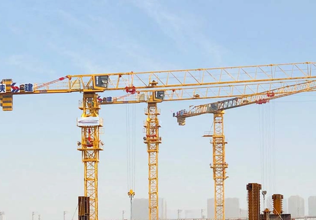 It-specializes-in-excavators-and-tower-cranes