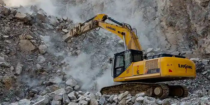 1 liugong excavator working